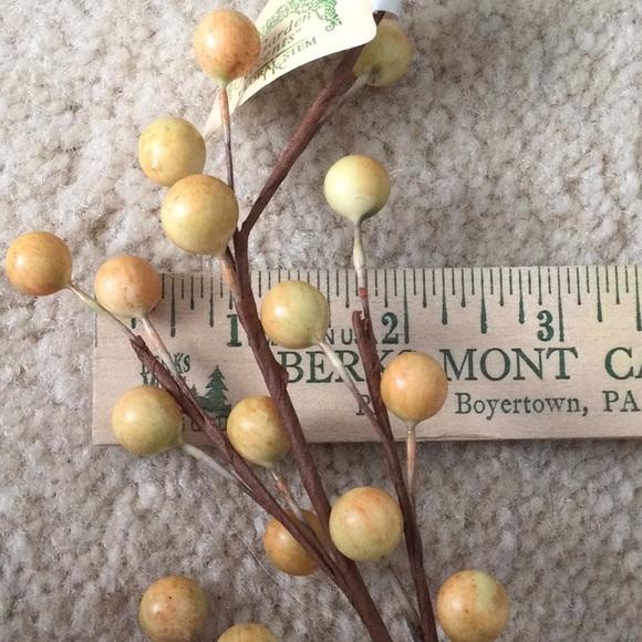 Bundle of Faux Berries - 26 stalks in multiple colors - Picture 10 of 12